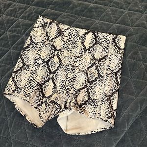 vitality /balance athletica shorts (short version- n